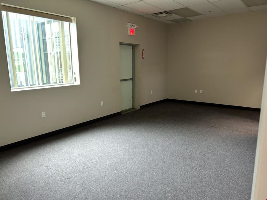 25 Lesmill Rd, North York, ON M3B 2T3