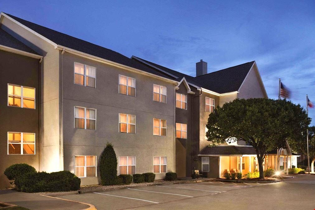 Country Inn & Suites  Lewisville, Texas