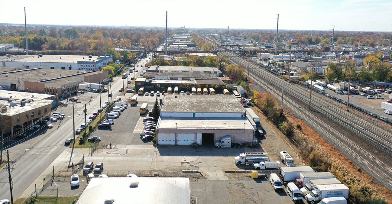 IOS Site with ±17,000 SF Cross-Dock for Lease