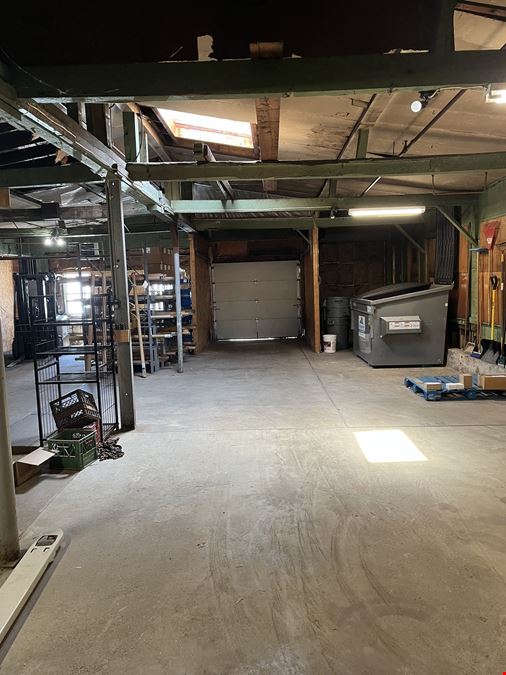 5,841± Warehouse/Showroom for sale
