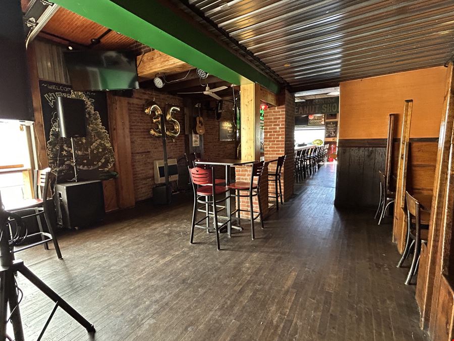 HuckleBuck's Craft Beer and Cocktail Bar