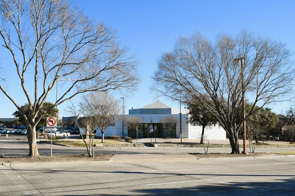 Free Standing Building With Drive Thru Lanes