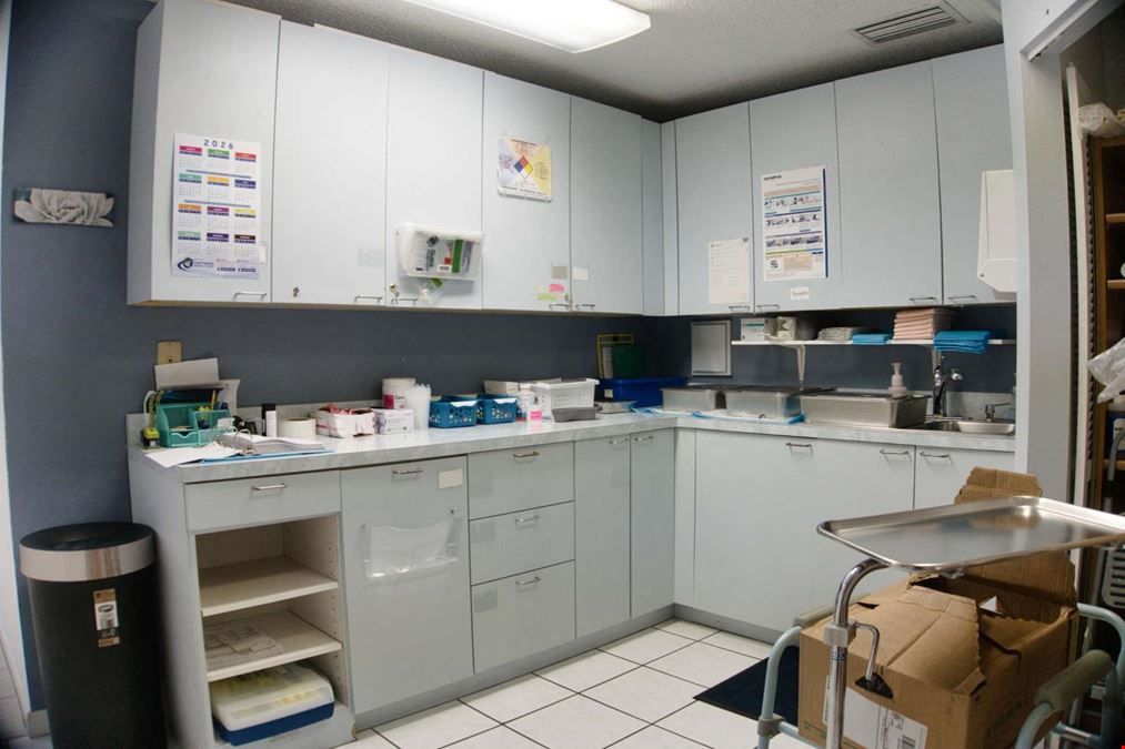1617 S Tuttle Ave - Medical Office