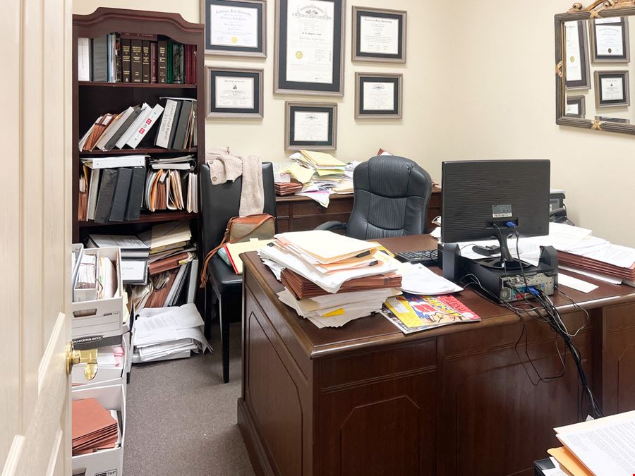 Professional Office Suite on Bluebonnet Blvd