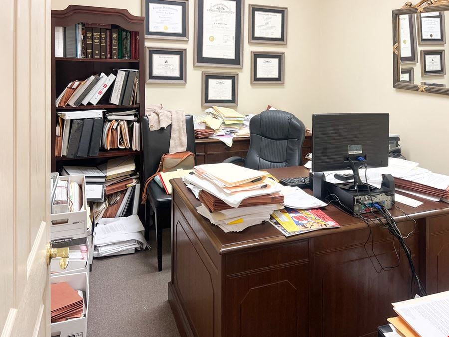 Professional Office Suite on Bluebonnet Blvd