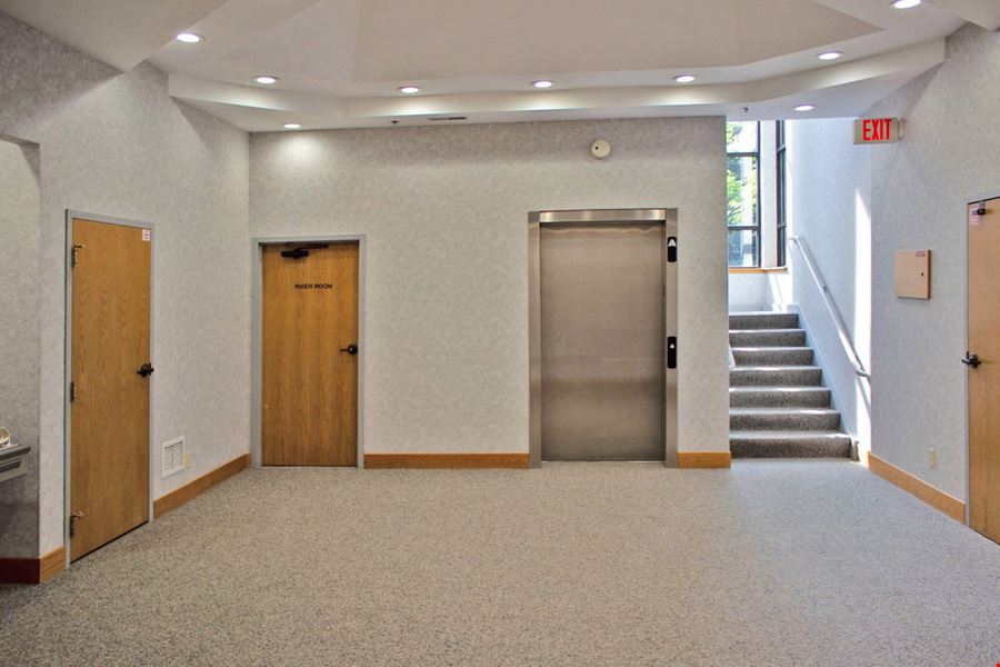 822 Centennial - Prime Location in Capitol Commerce Center