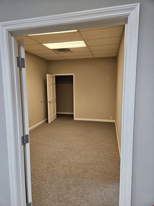 Modern Office Suite close to Cummings Research Park