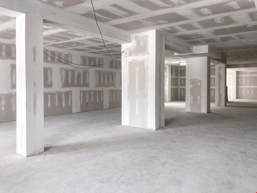 1,250 - 2,500 SF | 579-581 Bank Street | Prime Waterfront New London Retail Opportunity - Divisable