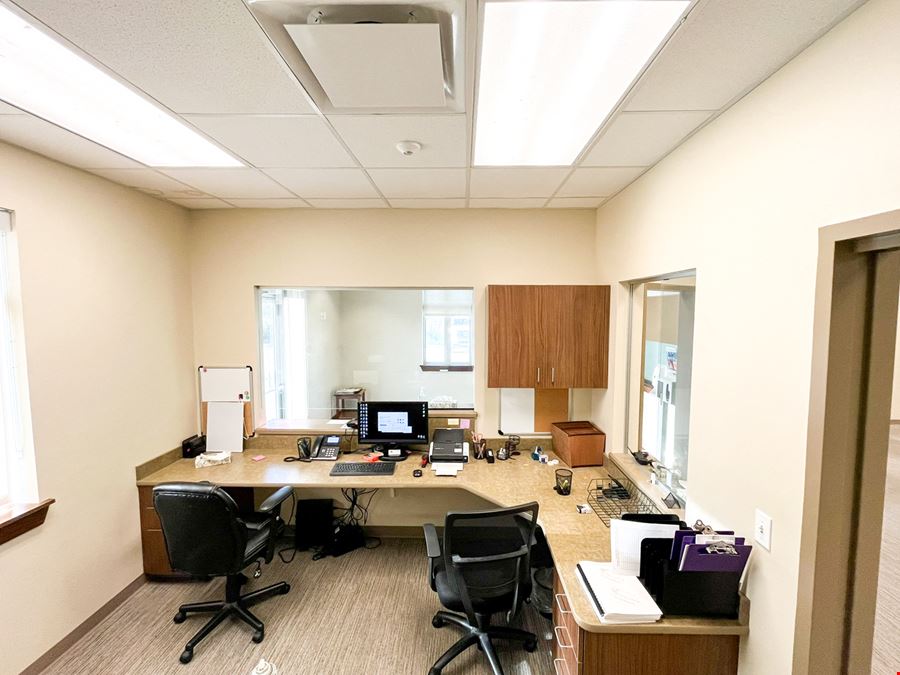 2,500 SF Endcap Medical Suite along Airline Highway