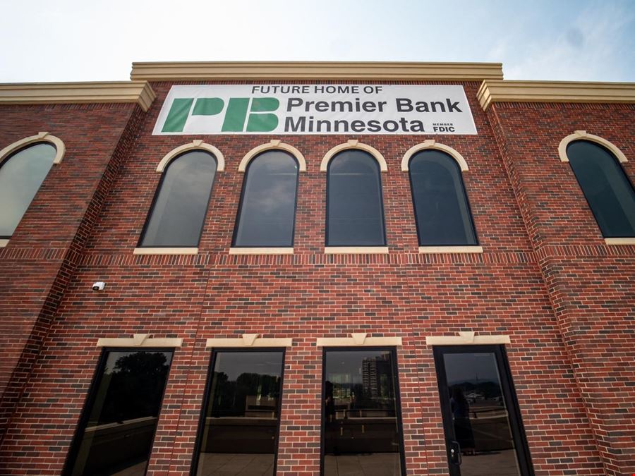 Professional Space Anchored by Established Bank