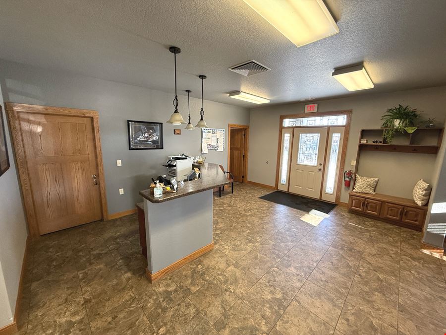 1414 Industrial Dr, Unit B