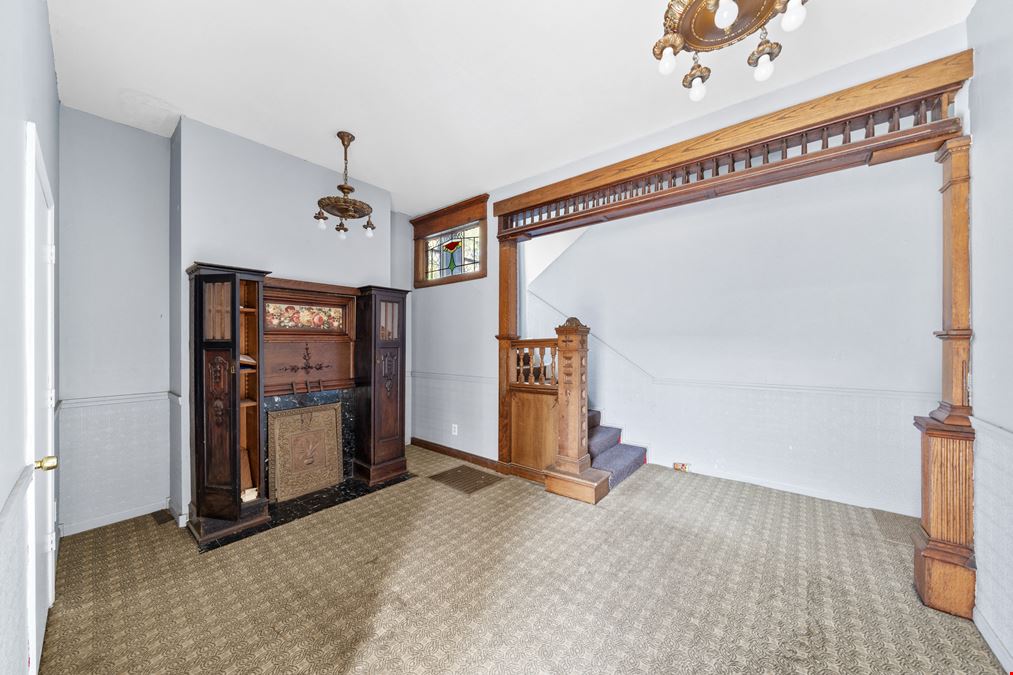 3933 Warwick