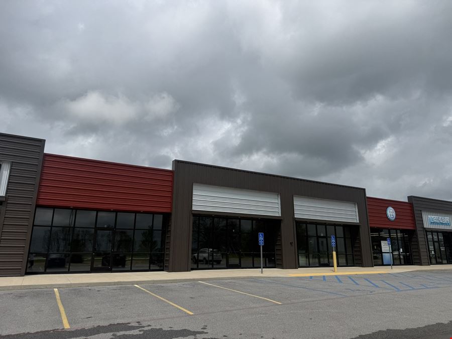NEW RETAIL CENTER FOR LEASE ROGERSVILLE