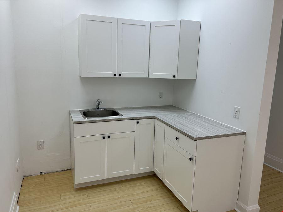 25 Lesmill Rd, North York, ON M3B 2T3