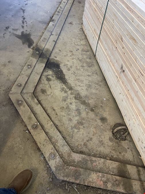 Versatile Industrial Shop for Lease