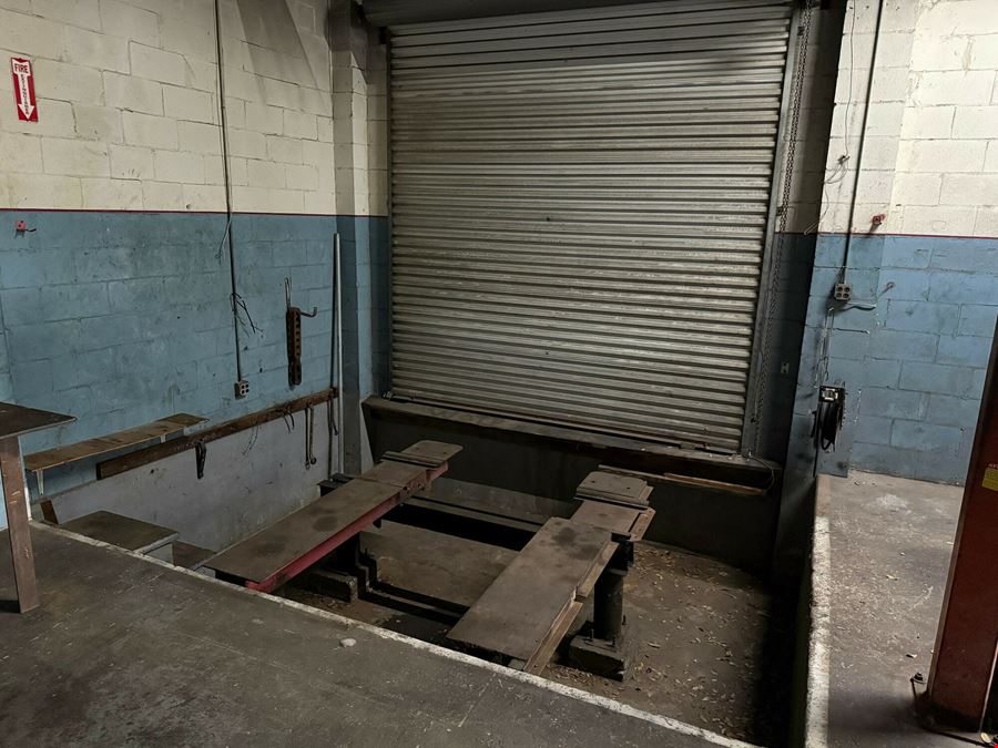 Stand Alone Automotive Building in Heart of Brevard County