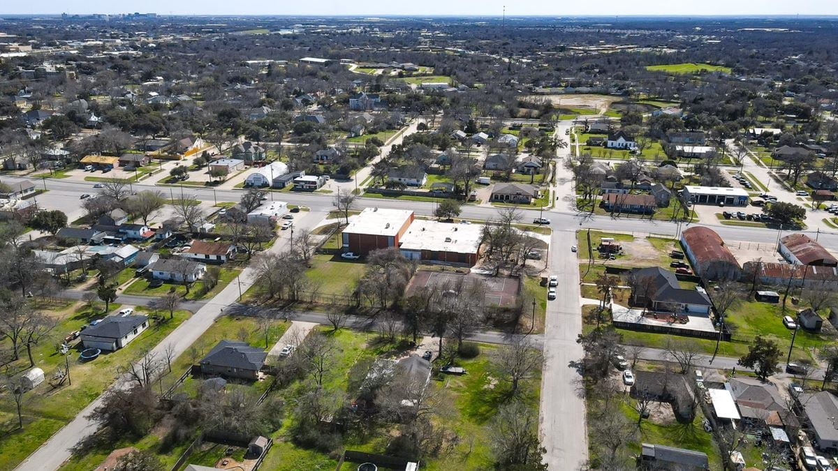 900 W William J Bryan Pkwy