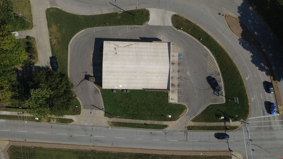 4700 Parallel Pkwy - Former O'Reilly Auto Parts - Retail for Sale