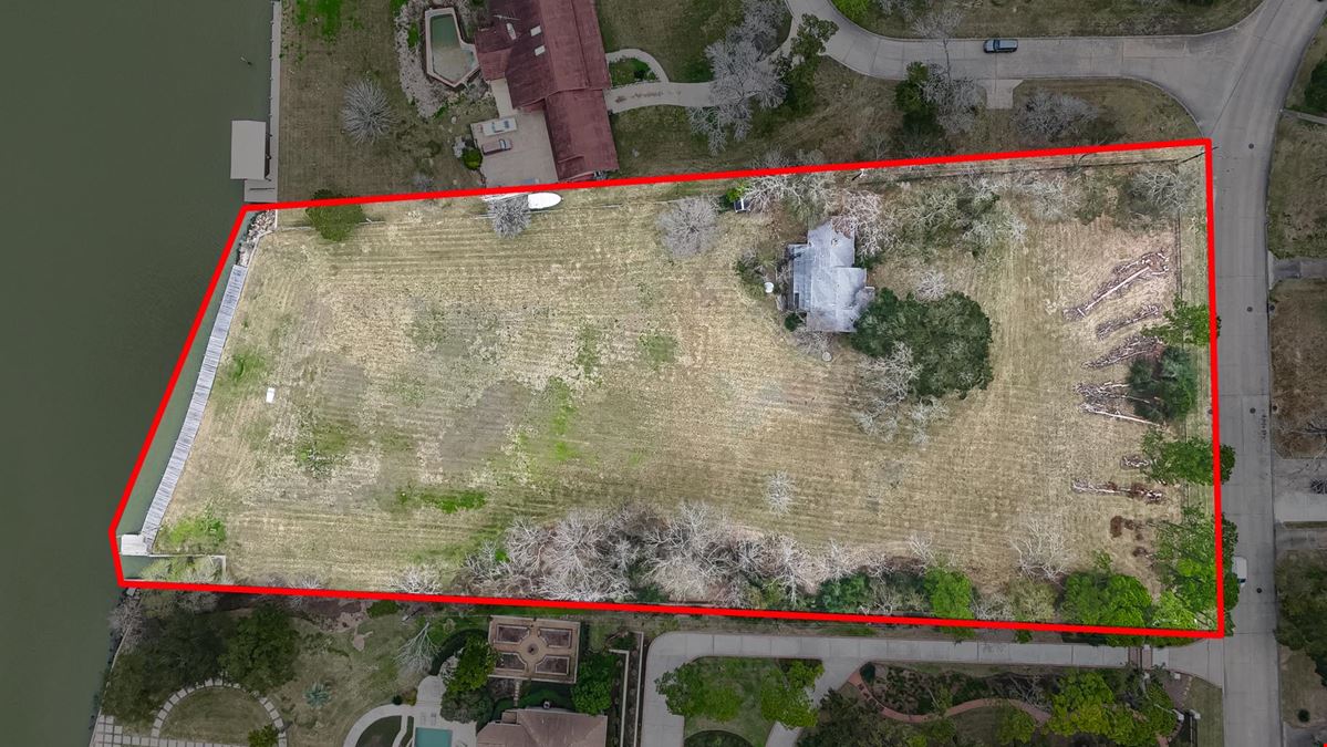 205 Lakeshore Dr, Seabrook, TX 77586