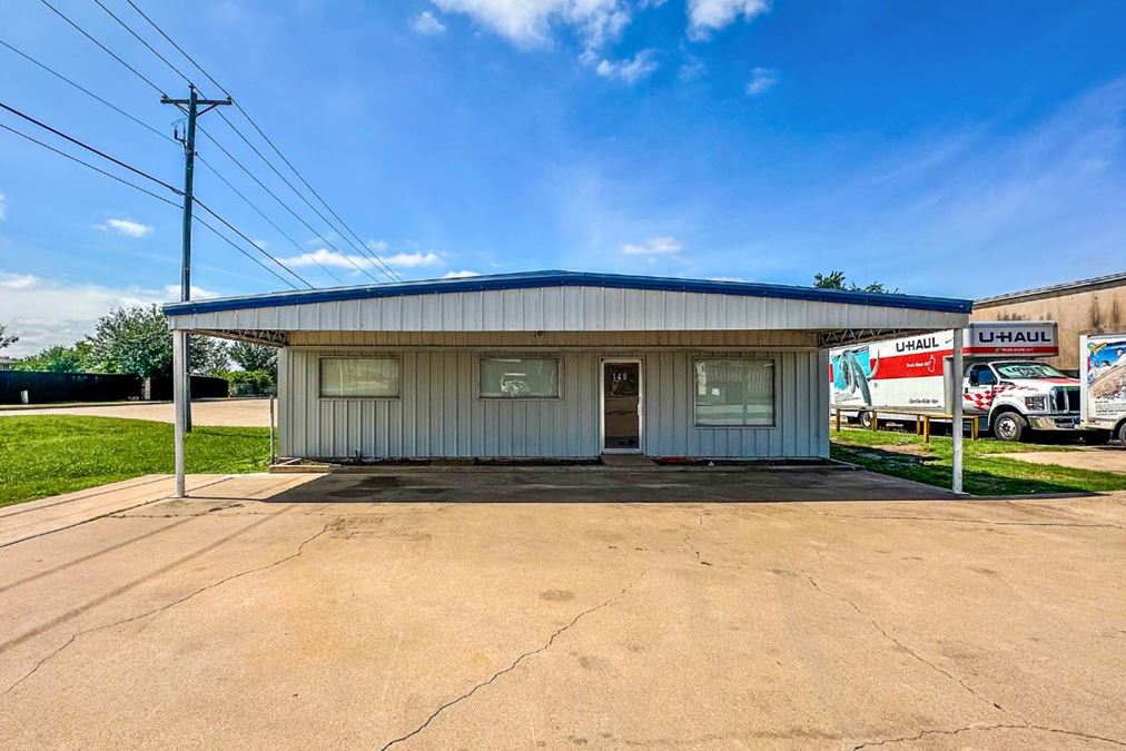 4,000 SF WAREHOUSE OFF I-35 W
