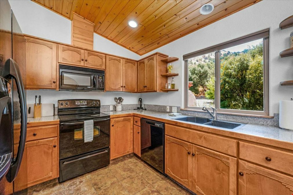 (7) Fully-Operational Airbnb Units in Scenic Three Rivers