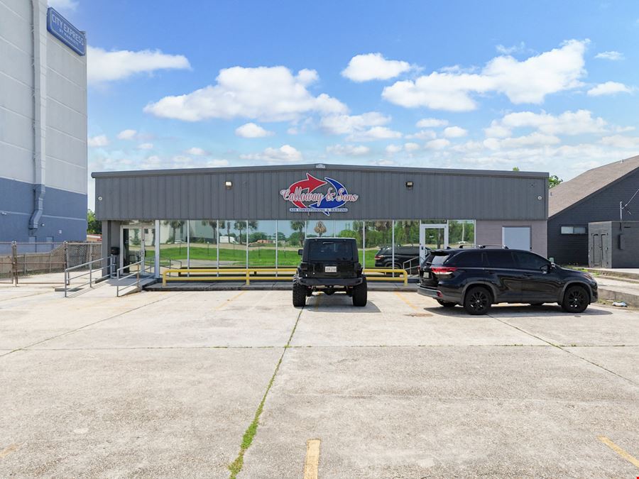 Retail Showroom / Warehouse with I-10 Visibility
