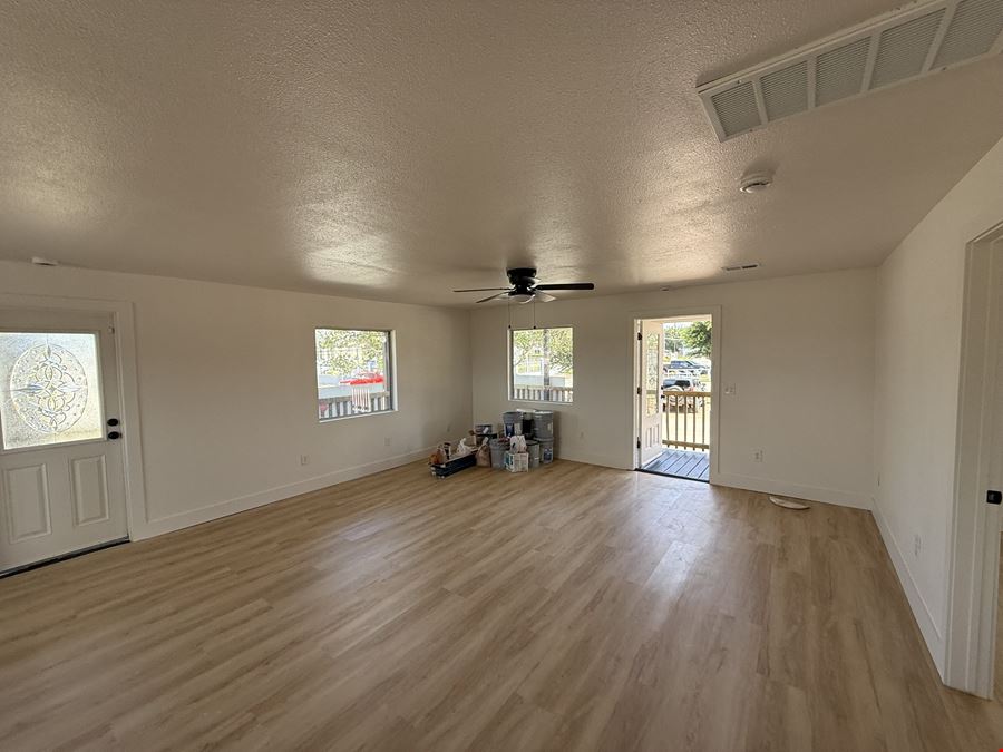 405 8th St, Kemah TX 77565- Office/Retail Opportunity