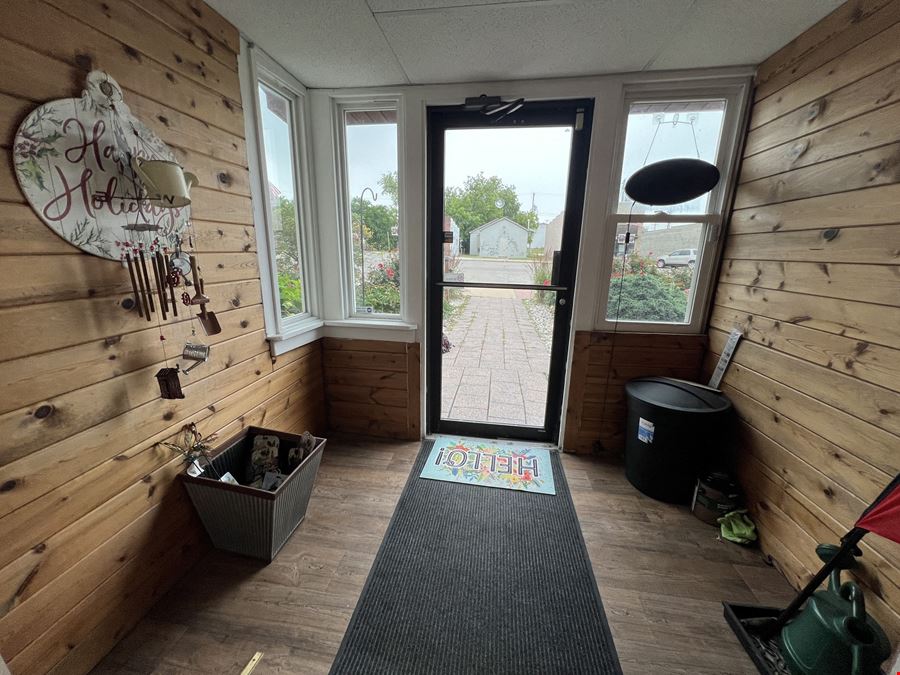 Large, updated retail building that can easily accommodate multiple tenants