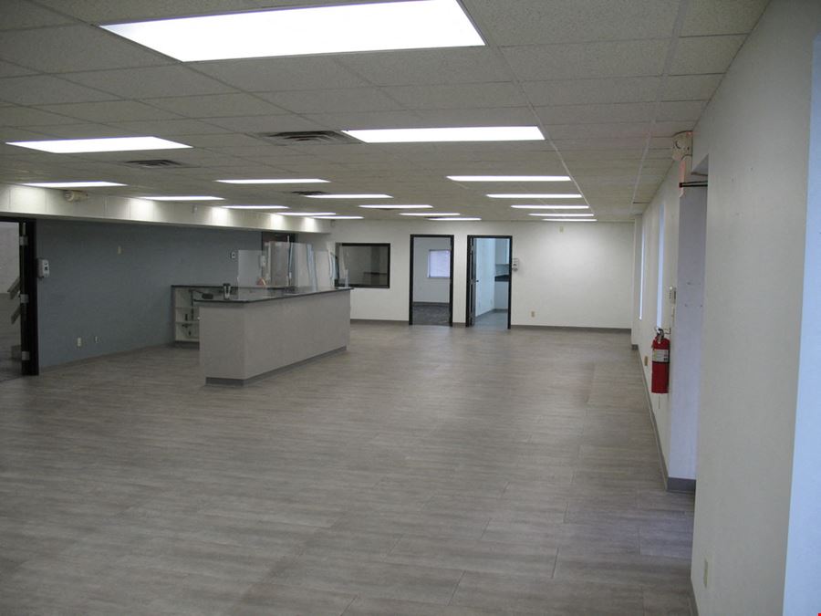 21,980 SF Commercial Industrial Building With Offices & Showroom