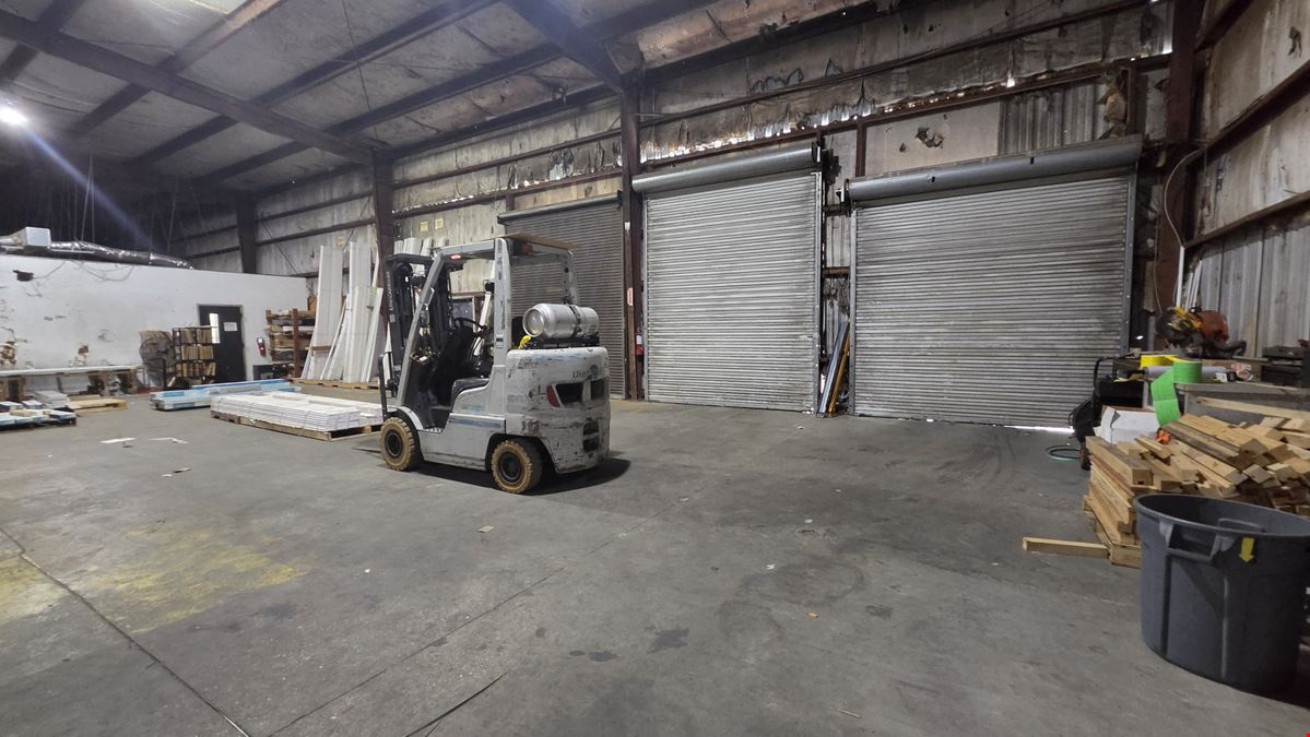 4117 N Davis - Warehouse / Showroom