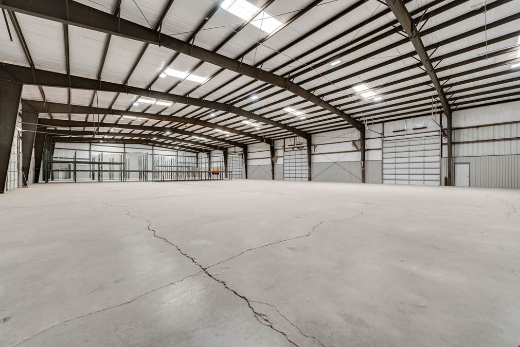 Warehouse & Office/Showroom Space Near Hwy 80