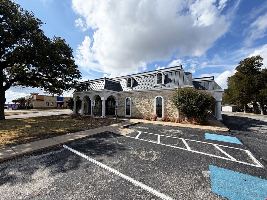 1100 Williams Dr