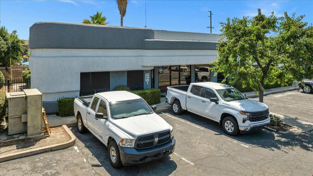 ±1,175 SF of Newly Remodeled Professional Office Space in Visalia, CA