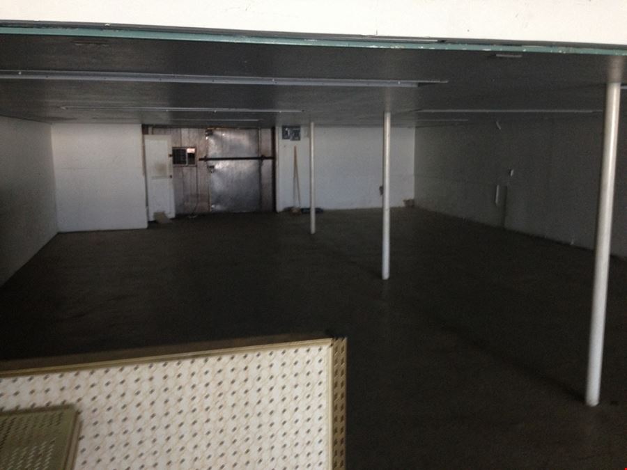Nice Downtown Retail/Office Space For Lease