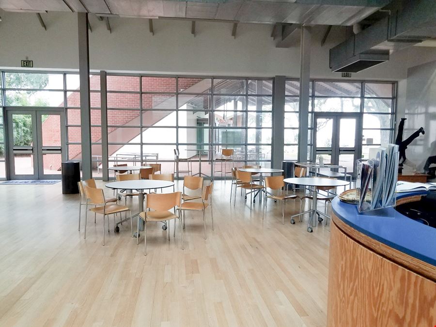 Full Service Kitchen and Cafe Space