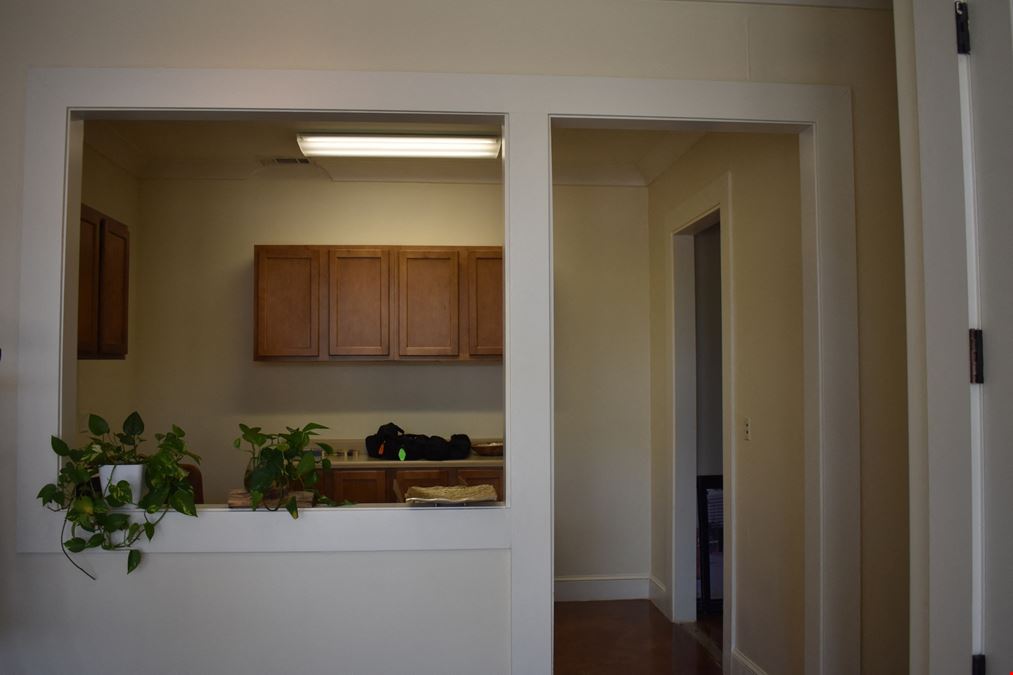 Upscale Ridgeland Office Suite