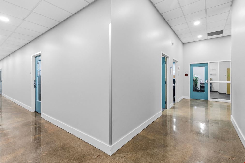 2375 University Ave W