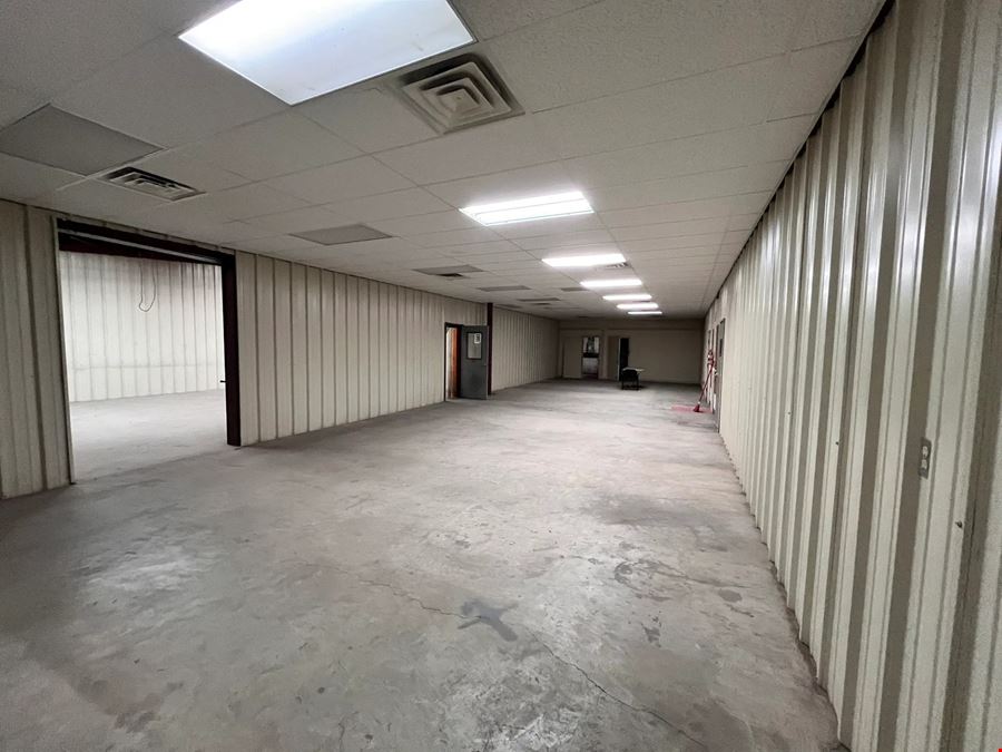 Amenity Heavy ±30,000 SF Industrial Office/Warehouse