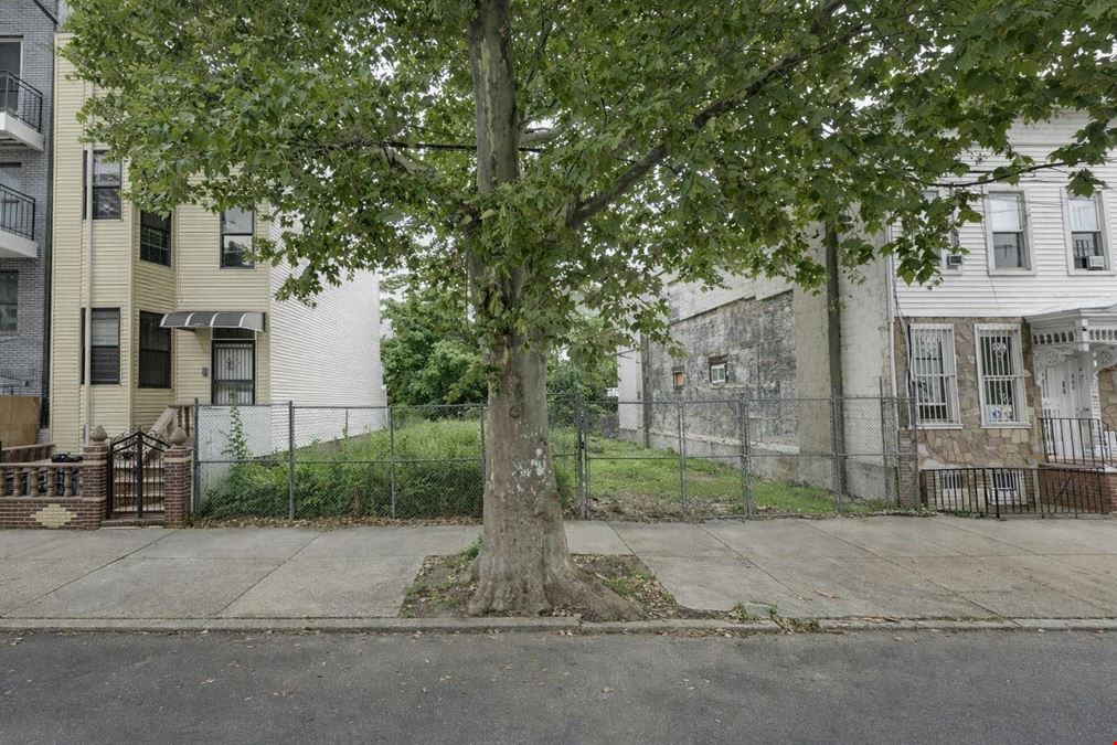 392 Shepherd Ave
