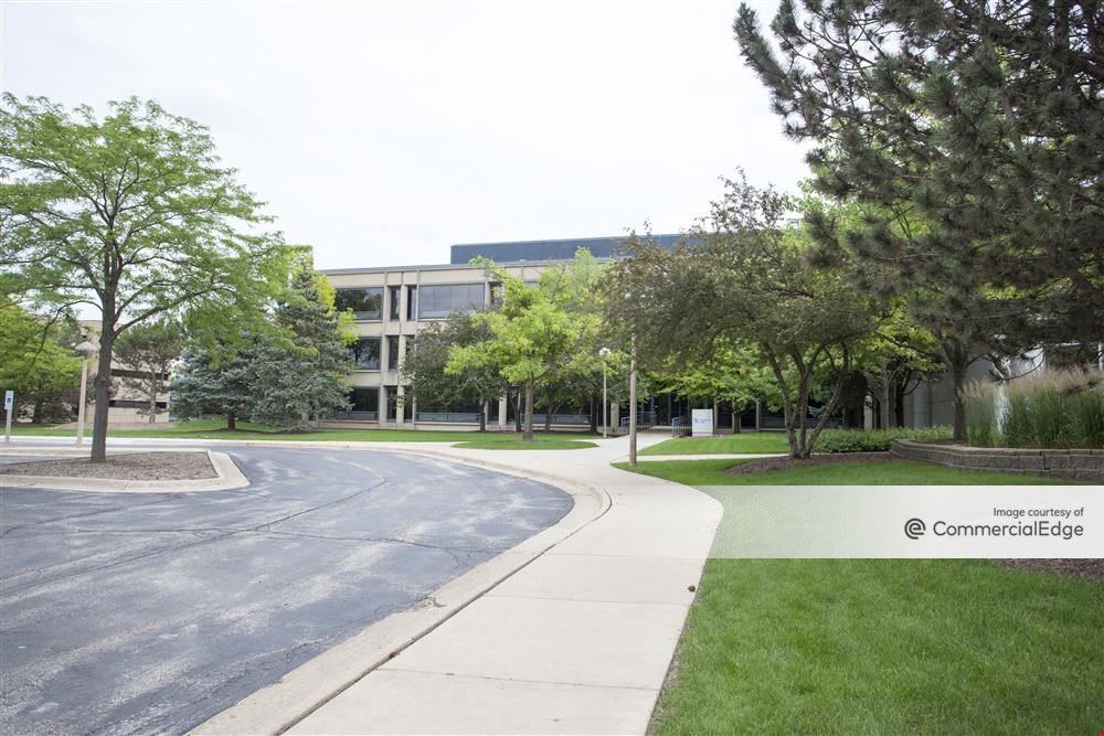 Kemper Lakes Business Center - Three Corporate Drive