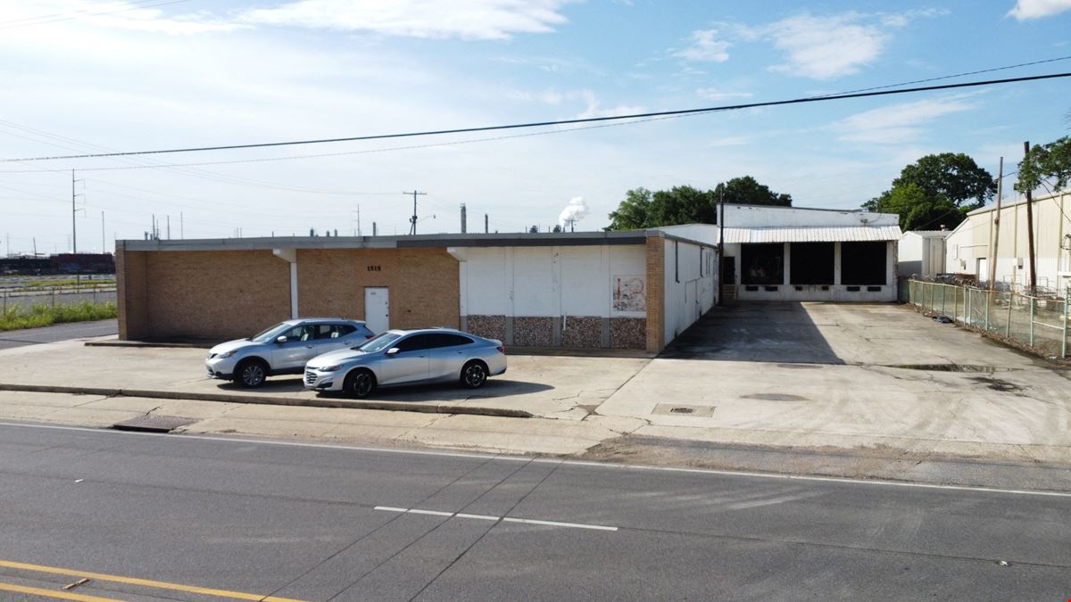 ±41,000 SF Warehouse Near ExxonMobil