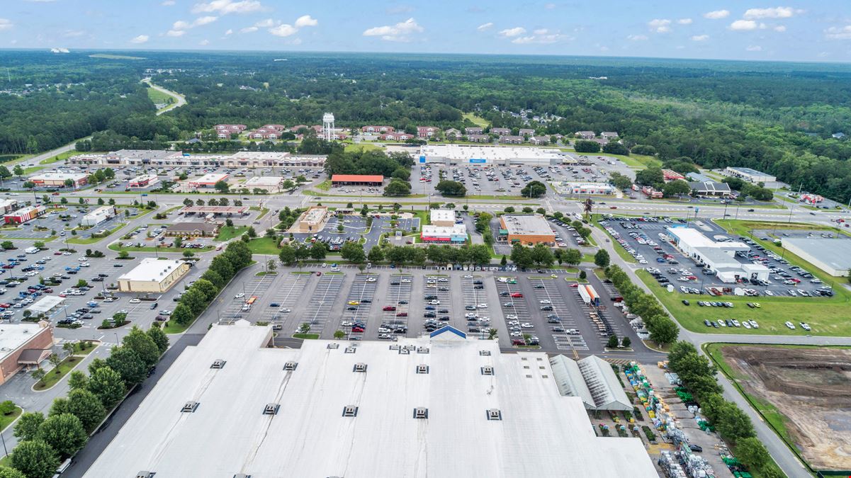 3,617 SF Retail Space | Anchored by Lowes | 36.2K VPD