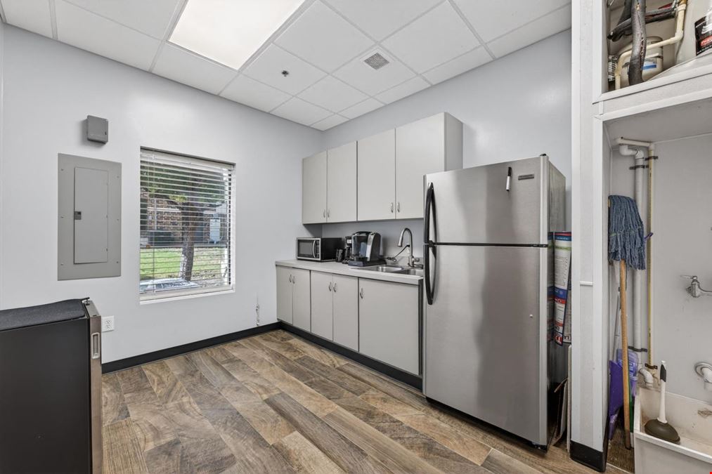  121 Office Plaza - Office Retail 4819 State Highway 121, Unit 13, The Colony 2,179 SQ FT