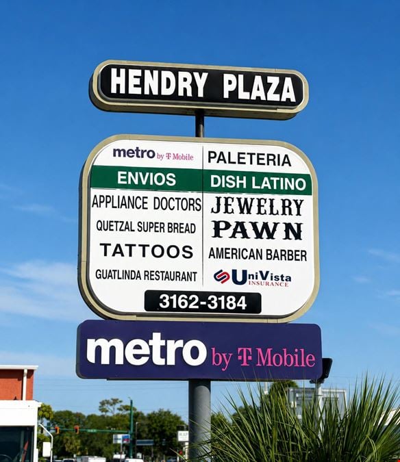 Hendry Plaza | 960 SF Retail/Office Space