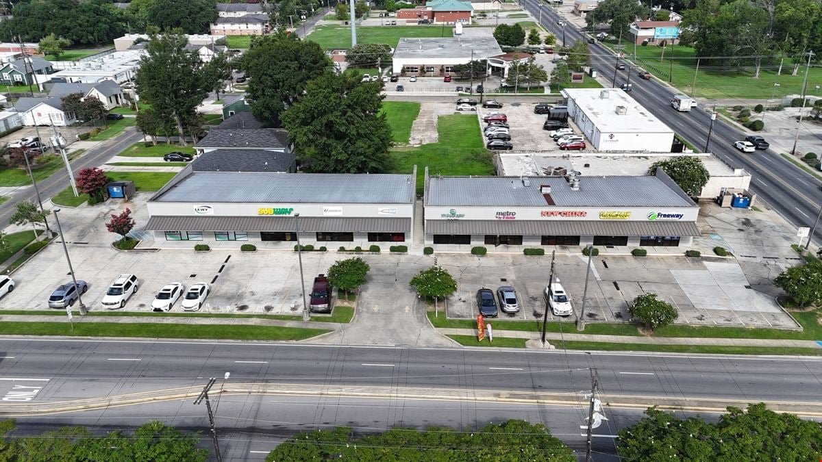 243 N. Acadian Thwy.