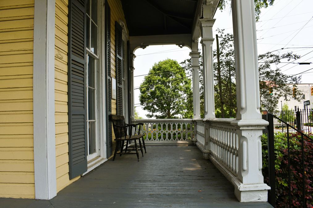 Historic James Hale House: 400 S. Perry St,