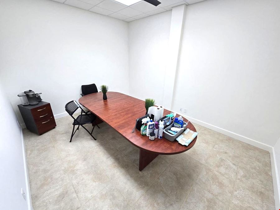 Office / Warehouse 2,021 +/- SQFT