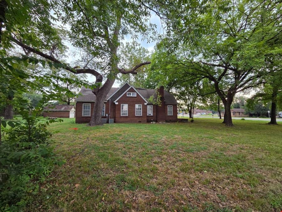 118 E Main St