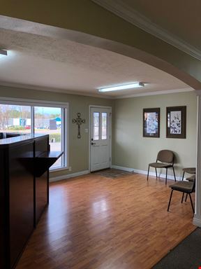 1,980 SF Building For Retail/Office Use