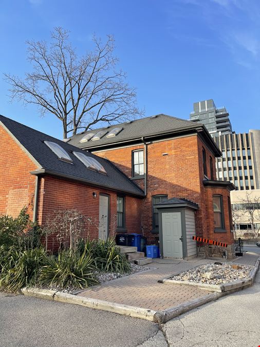 464 Locust Street